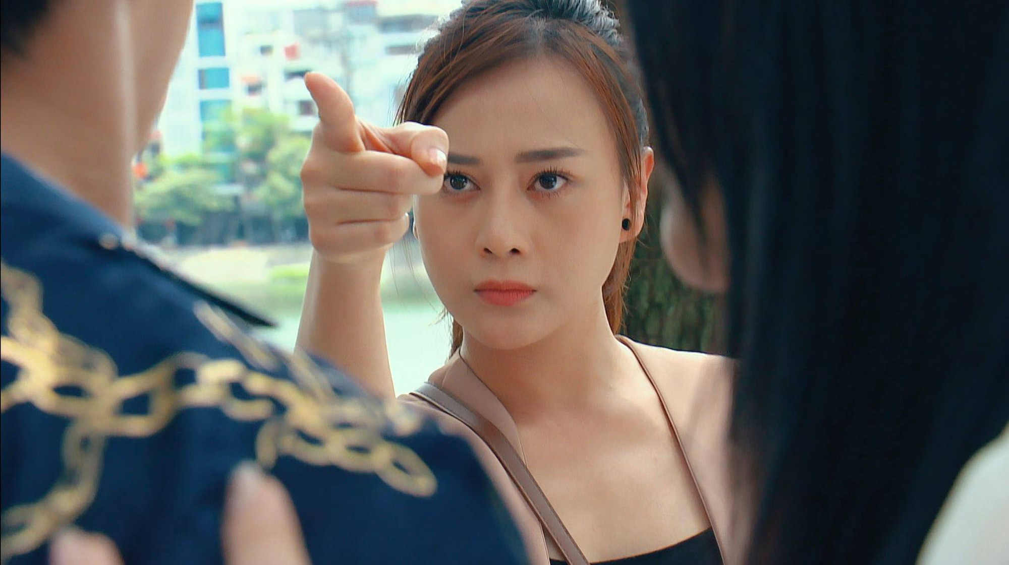 Đây là nữ chính phim remake đỉnh nhất truyền hình Việt: Nhan sắc, thời trang cho cô Nam (Hương Vị Tình Thân) ngửi khói - Ảnh 8.