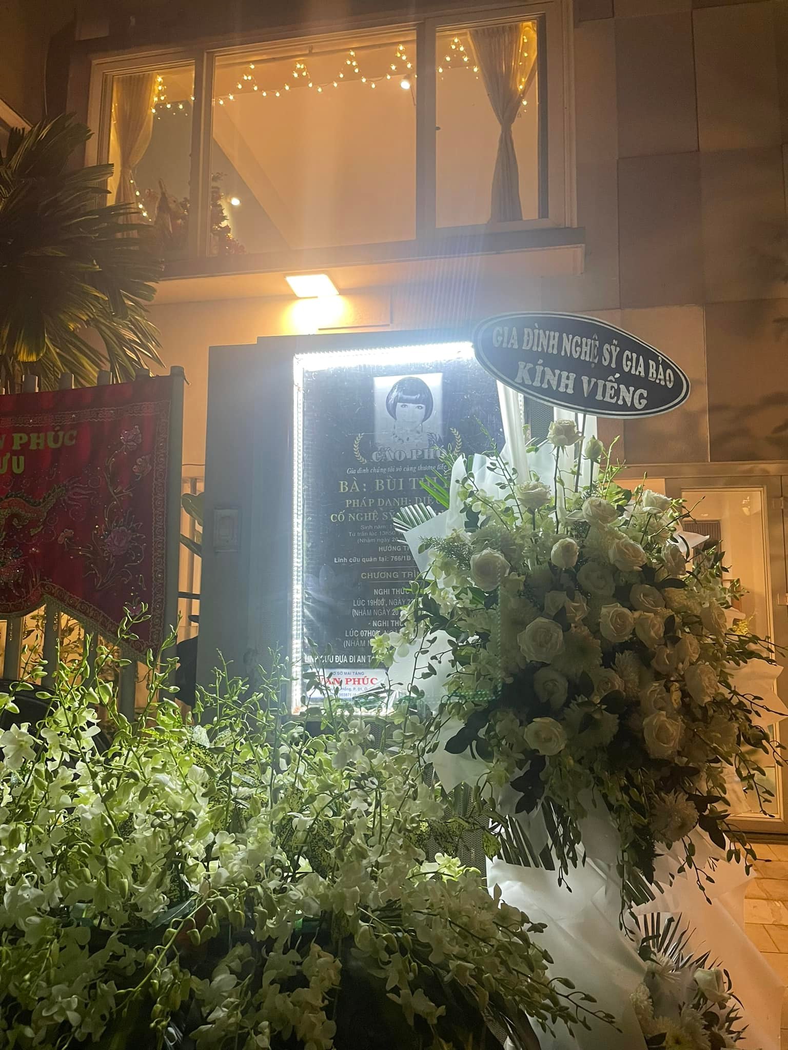 Xót xa khung cảnh vắng lặng tại tang lễ NSƯT Thanh Kim Huệ, hành động của ông xã gây xúc động - Ảnh 4.