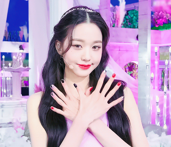 Kh&ocirc;ng phải nữ thần, h&atilde;y gọi nữ idol n&agrave;y l&agrave; c&ocirc;ng ch&uacute;a mới của Kpop! - Ảnh 3.