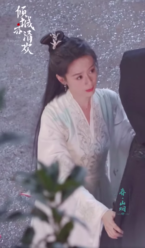 Chung H&aacute;n Lương diện cả c&acirc;y đen x&igrave; đầy b&iacute; ẩn ở hậu trường phim mới vẫn h&uacute;t hồn bạn g&aacute;i k&eacute;m 18 tuổi  - Ảnh 4.