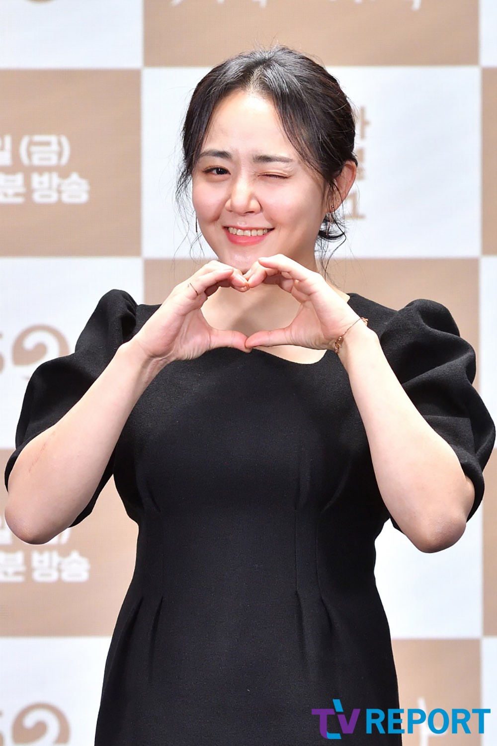 Tá hỏa với diện mạo mới của Moon Geun Young: Mắt trũng sâu thâm quầng, mặt lộ đầy nếp nhăn, còn đâu em gái quốc dân ngày nào? - Ảnh 5.