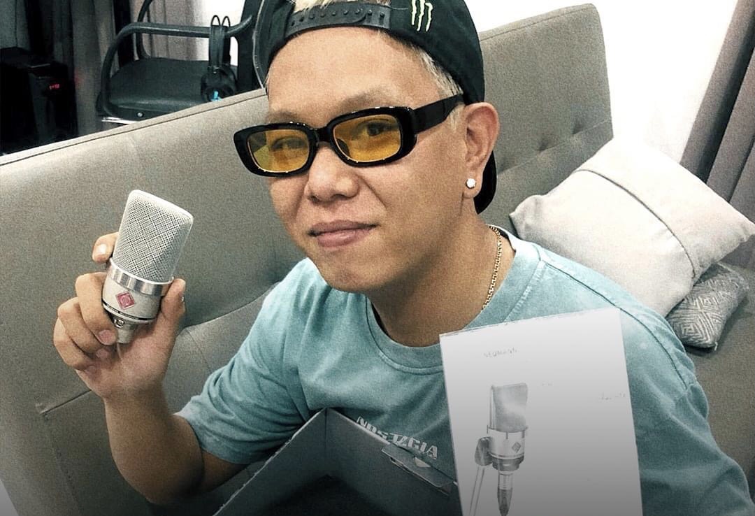Binz chơi lớn tặng học trò quà 1.000 USD sau khi chia tay ở Rap Việt - Ảnh 3. Binz chơi lớn tặng học trò quà 1.000 USD sau khi chia tay ở Rap Việt - Ảnh 3.