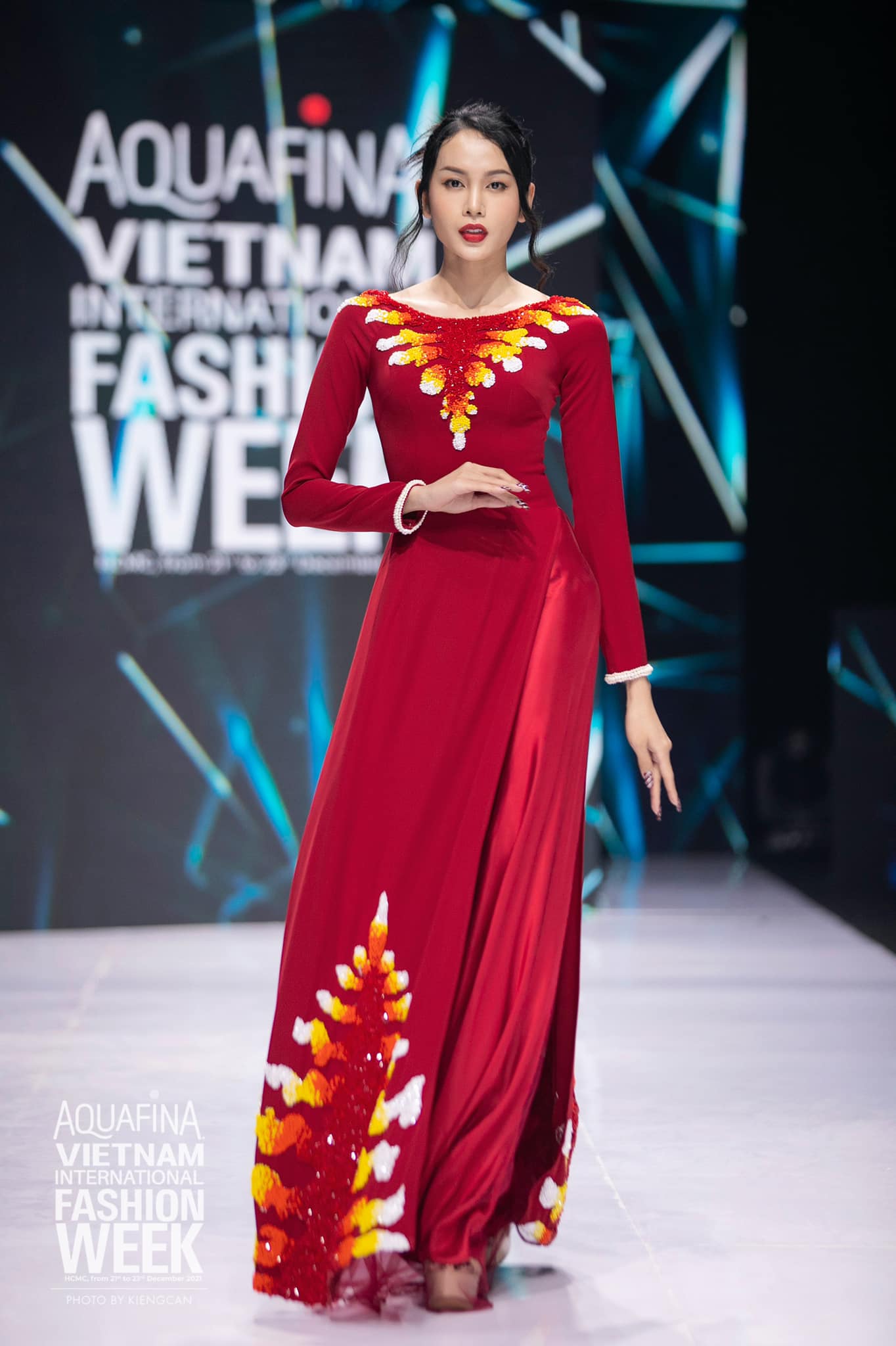 Dàn bóng hồng chuyển giới tại VIFW 2021: Hương Giang gây hụt hẫng nhẹ, Lynk Lee ngày càng tiến bộ - Ảnh 10.