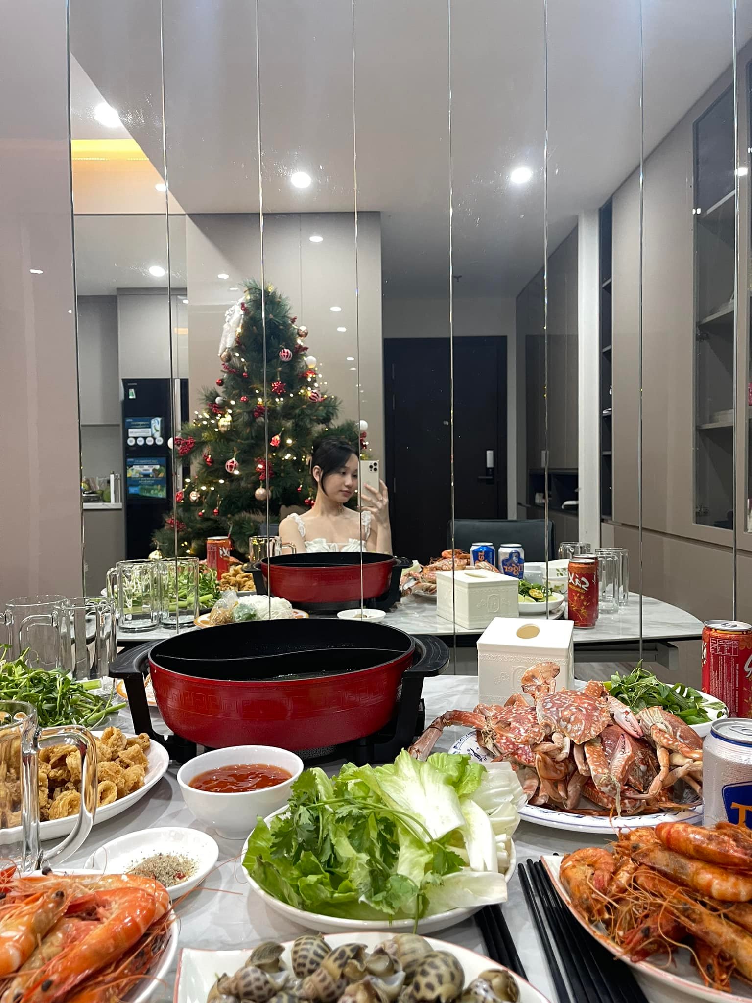 Trúc Anh lần đầu xuất hiện cực rạng rỡ sau khi bị NSX Dung Bình Dương đòi kiện, netizen tiện hỏi chị ra tòa chưa ta? - Ảnh 3. Trúc Anh lần đầu xuất hiện cực rạng rỡ sau khi bị NSX Dung Bình Dương đòi kiện, netizen tiện hỏi chị ra tòa chưa ta? - Ảnh 3.