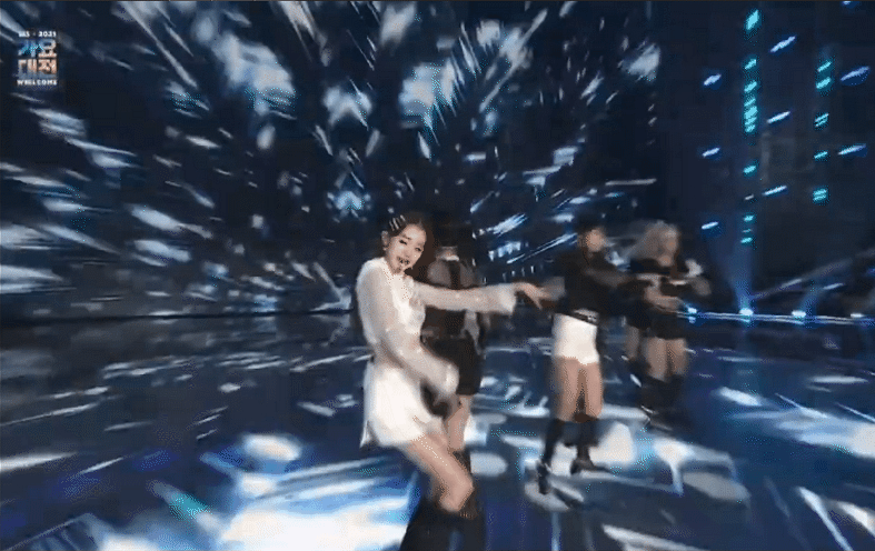 C&ocirc;ng ty của IVE lại push Wonyoung đầy ngang ngược, xem s&acirc;n khấu kh&ocirc;ng kh&aacute;c g&igrave; ca sĩ solo v&agrave; d&agrave;n dancer phụ họa? - Ảnh 5.