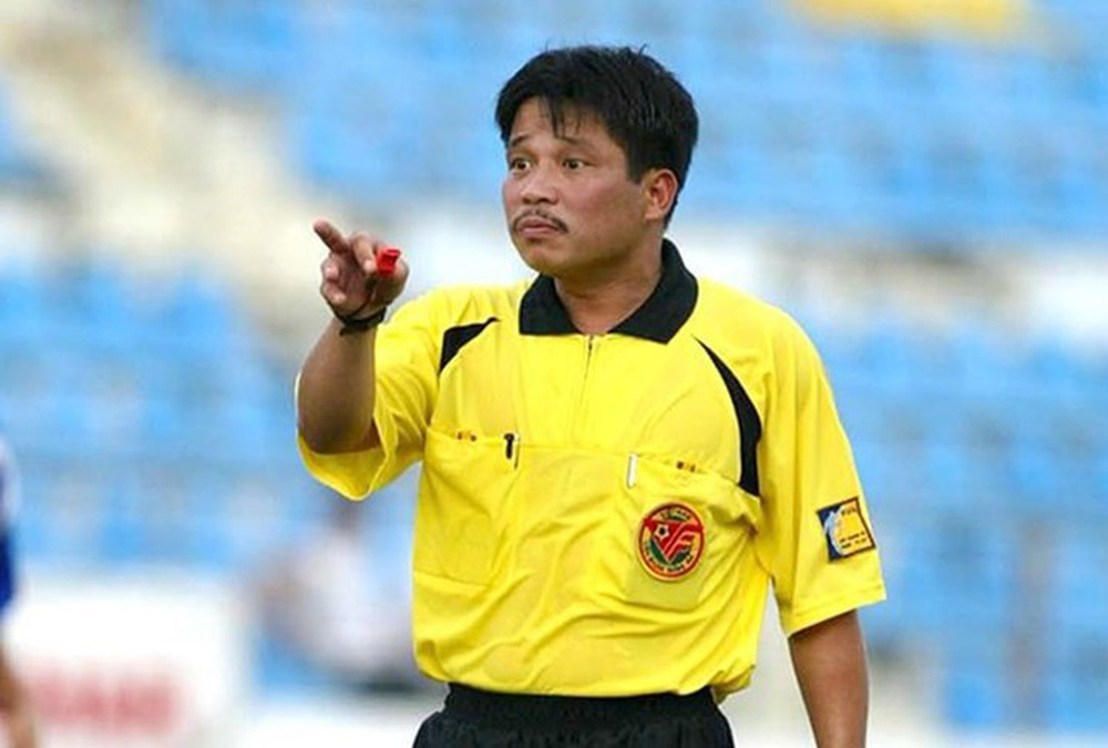 Cựu Còi vàng Việt Nam: Đừng so thẻ đỏ của Singapore với thẻ vàng của thủ môn Thái Lan - Ảnh 2.