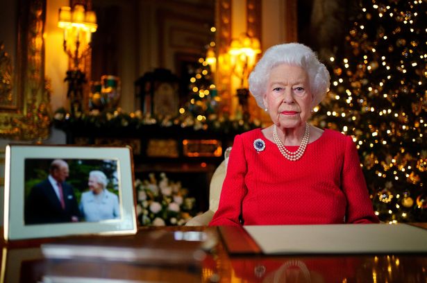 Những ẩn ý đầy thâm sâu của Nữ hoàng Anh trong bài phát biểu Giáng sinh khiến nhà Meghan xấu hổ - Ảnh 1.
