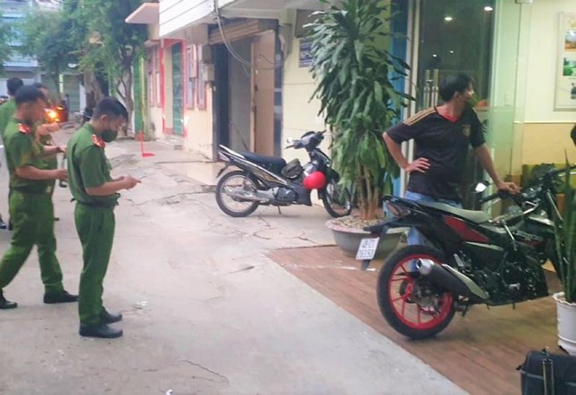 Vụ người phụ nữ thoi th&oacute;p b&ecirc;n đường: T&igrave;m thấy thư tuyệt mệnh - Ảnh 1.