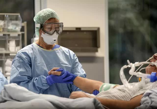 Châu Âu ghi nhận số ca mắc COVID-19 cao kỷ lục, Trung Quốc có số ca nhiễm cộng đồng cao nhất trong 21 tháng - Ảnh 2.