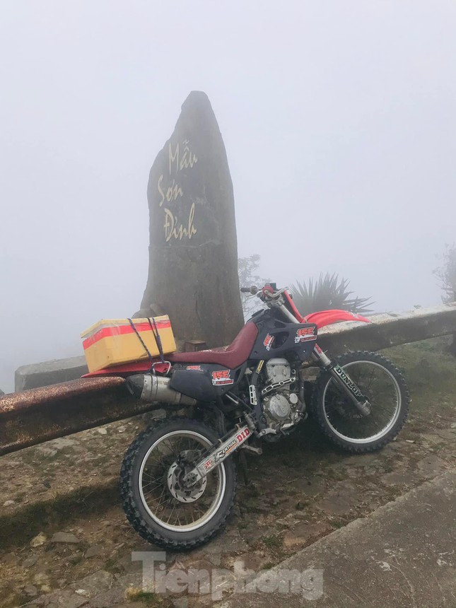 Đỉnh Mẫu Sơn trời r&eacute;t 1 độ C, xuất hiện sương m&ugrave; mờ ảo, nhiều khả năng c&oacute; băng tuyết - Ảnh 4.