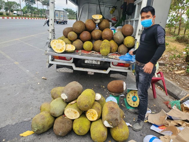 Mít quay đầu từ Lạng Sơn xuất hiện trên nhiều tuyến phố Hà Nội - Ảnh 4.