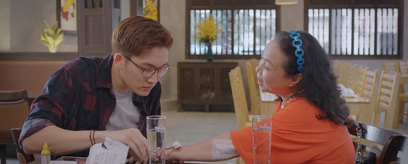 Chưa cưa được Huyền Lizzie, bé ngoan Đình Tú đã được mẹ quốc dân nhận làm rể cưng ở Thương Ngày Nắng Về - Ảnh 2. Chưa cưa được Huyền Lizzie, bé ngoan Đình Tú đã được mẹ quốc dân nhận làm rể cưng ở Thương Ngày Nắng Về - Ảnh 2.