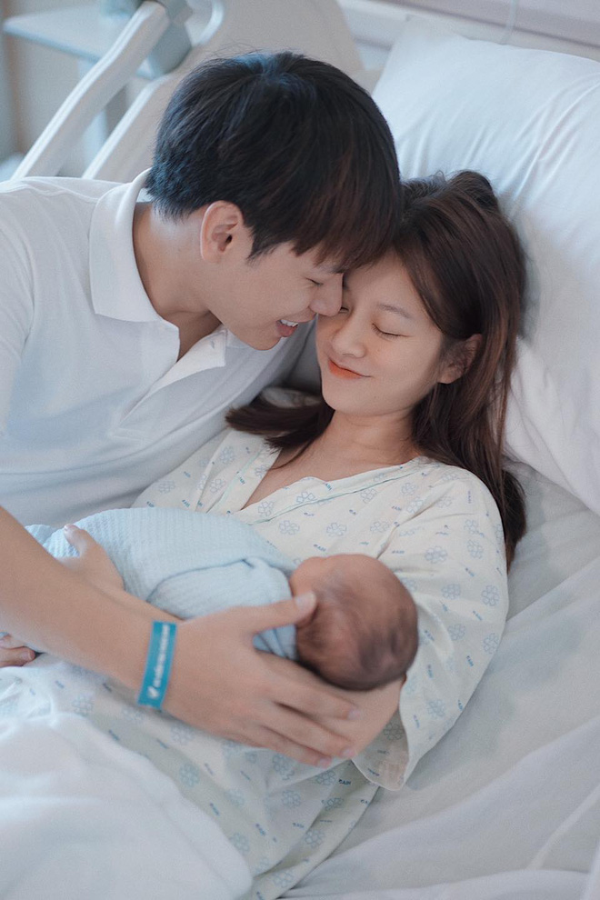 Jaykii v&agrave; vợ khoe ảnh chụp với con đầu l&ograve;ng, netizen liền nhắc nhở 1 điều rất quan trọng? - Ảnh 7.