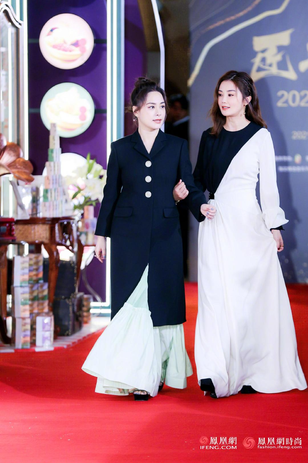 Thảm đỏ khủng nhất hôm nay: Viên Băng Nghiên - Hứa Giai Kỳ lên đầm công chúa lồng lộn, Tiểu Long Nữ đùi gà lột xác kiêu kỳ - Ảnh 9. Thảm đỏ khủng nhất hôm nay: Viên Băng Nghiên - Hứa Giai Kỳ lên đầm công chúa lồng lộn, Tiểu Long Nữ đùi gà lột xác kiêu kỳ - Ảnh 9.