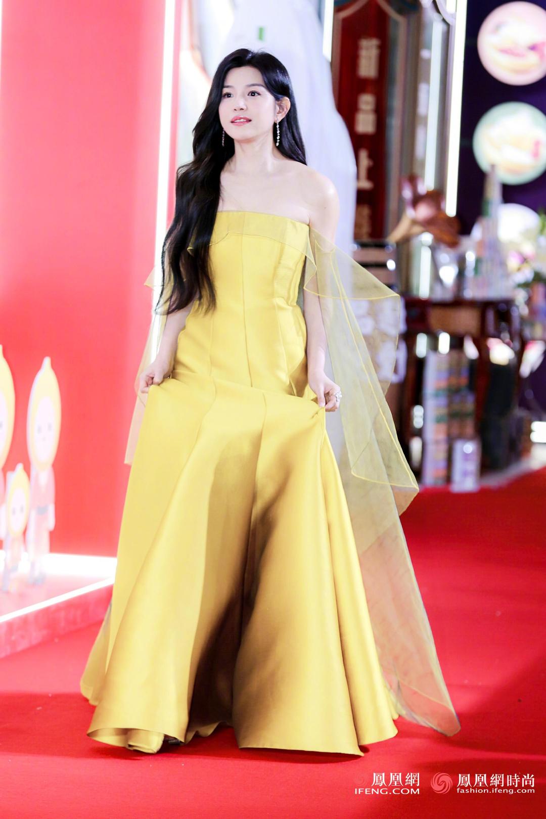 Thảm đỏ khủng nhất hôm nay: Viên Băng Nghiên - Hứa Giai Kỳ lên đầm công chúa lồng lộn, Tiểu Long Nữ đùi gà lột xác kiêu kỳ - Ảnh 5. Thảm đỏ khủng nhất hôm nay: Viên Băng Nghiên - Hứa Giai Kỳ lên đầm công chúa lồng lộn, Tiểu Long Nữ đùi gà lột xác kiêu kỳ - Ảnh 5.