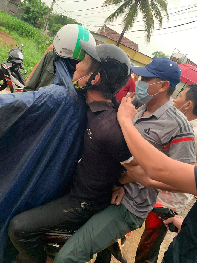 Đến chơi nh&agrave; bạn rồi cầm dao ch&eacute;m đứt cổ người kh&aacute;ch - Ảnh 1.