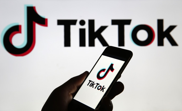 TikTok bị chính người kiểm duyệt của mình kiện vì bị tổn thương tinh thần do xem quá nhiều video phản cảm - Ảnh 1.