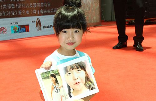 Sao nhí Hong Kong 7 tuổi chụp ảnh phản cảm nay dậy thì khác lạ, đóng phim hay nhưng chẳng theo nghề - Ảnh 4.