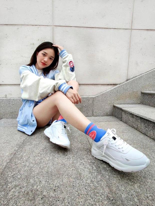 Linh Ngọc Đ&agrave;m bất ngờ quay xe, lu&ocirc;n n&oacute;i th&iacute;ch m&agrave;u xanh nhưng sao lại tậu chiếc t&uacute;i h&agrave;ng hiệu m&agrave;u n&agrave;y? - Ảnh 6.