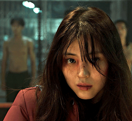 6 mỹ nhân hành động gây mê cực mạnh ở phim Hàn 2021: Han So Hee làm cỏ băng tội phạm, Han Hyo Joo đấm nhau với zombie - Ảnh 1.
