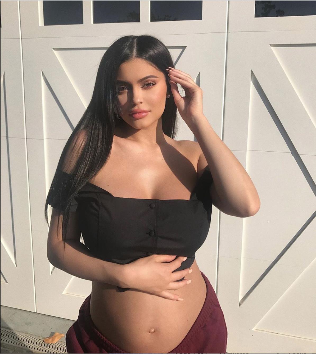 Kylie Jenner đã bí mật hạ sinh con thứ 2, "giang cư mận" tình cờ soi ra chi  tiết chứng minh qua Instagram của nhân vật này?