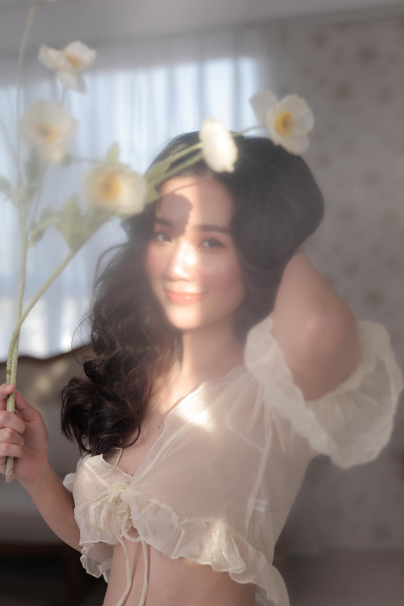 Gái quê diện đồ sang hơn thành phố, mỹ nhân này đang gây tranh cãi đỉnh điểm: Ở quê chứ có phải đi tu đâu trời? - Ảnh 6. Gái quê diện đồ sang hơn thành phố, mỹ nhân này đang gây tranh cãi đỉnh điểm: Ở quê chứ có phải đi tu đâu trời? - Ảnh 6.