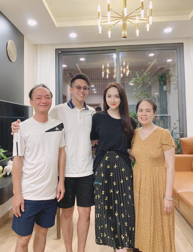 Lộ ảnh Matt Liu v&agrave; bố vợ tương lai cực th&acirc;n thiết tại nh&agrave; ri&ecirc;ng, pha chốt đơn mở b&aacute;t 2022 l&agrave; đ&acirc;y? - Ảnh 3.