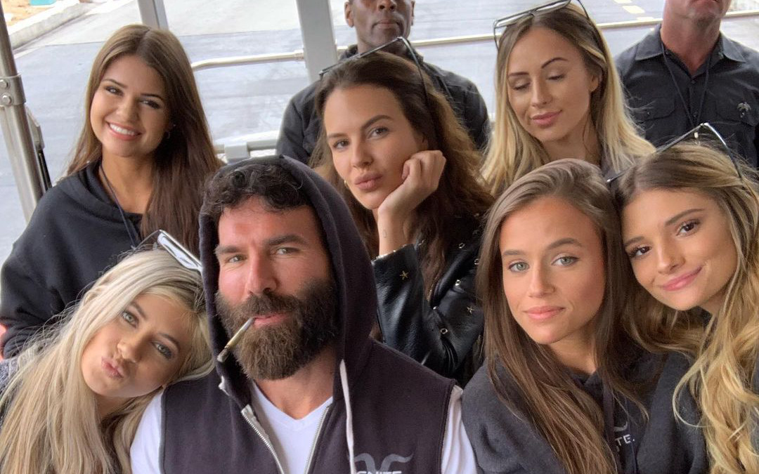 dan-bilzerian-tin-t-c-m-i-nh-t-10-hot-girl-n-i-b-t-nh-t-t-ng-v-y-quanh