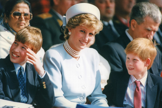 Hoàng tử William lần đầu nói về cuộc chiến giữa hai con George và Charlotte có liên quan đến Công nương Diana - Ảnh 2.