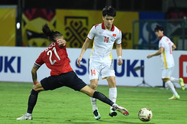 Những h&igrave;nh ảnh hiếm hoi từ trận đấu ĐT Việt Nam 2-0 ĐT L&agrave;o ở AFF Cup 2020 - Ảnh 10.