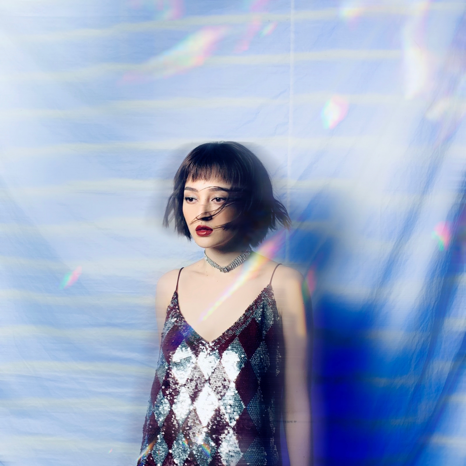 Bảo Anh hóa phù thủy, thiêu đốt cả căn nhà vì trai đẹp trong MV mới, nhưng netizen chỉ biết than thở: Chị ơi hát ballad lại giùm - Ảnh 2.