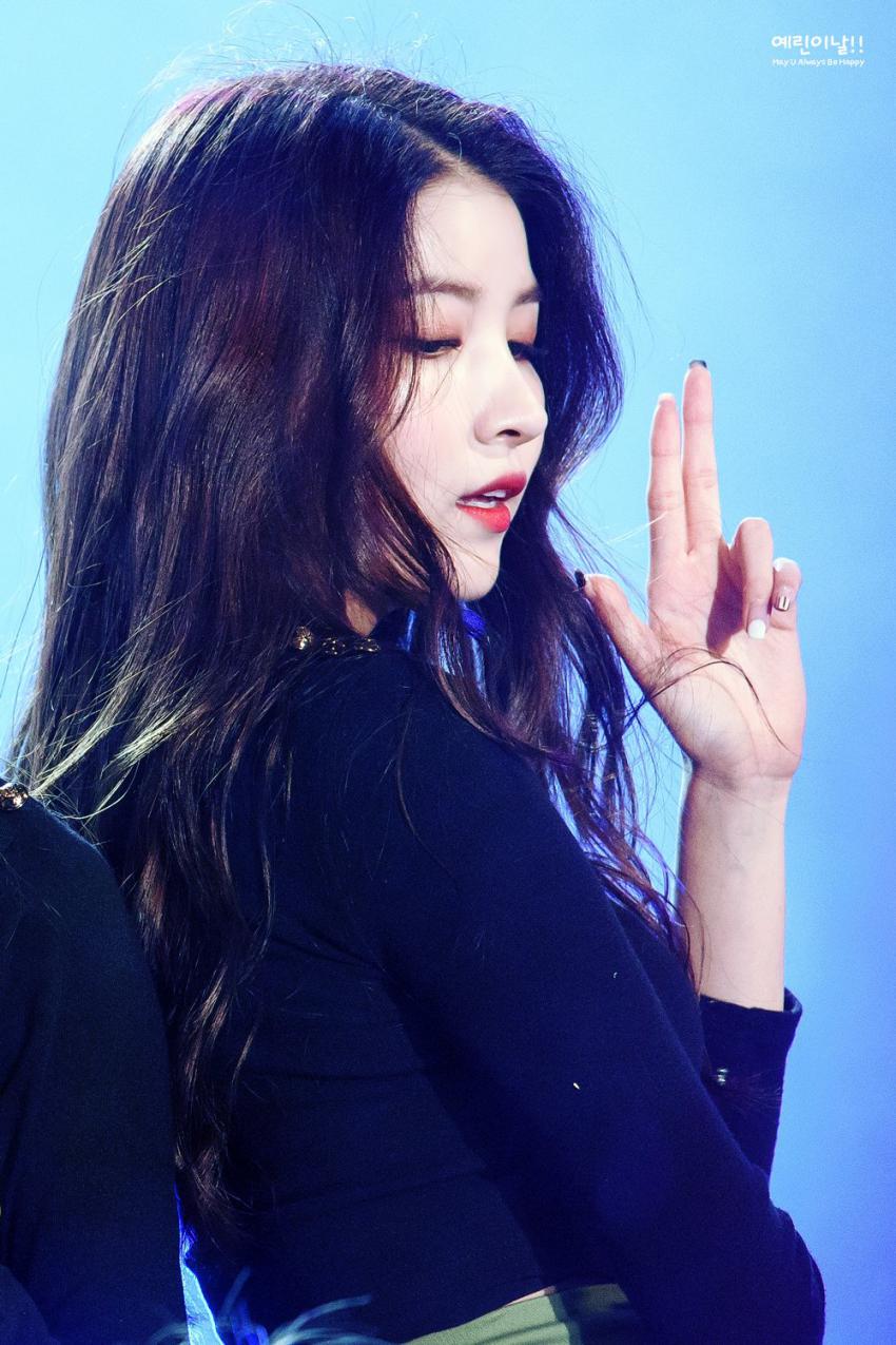 Nữ idol xinh đẹp nhất Kpop Gen 3: Irene chiến Jisoo quyết liệt nhưng mất điểm vì 1 chi tiết, đại diện của TWICE gây bất ngờ? - Ảnh 16. Nữ idol xinh đẹp nhất Kpop Gen 3: Irene chiến Jisoo quyết liệt nhưng mất điểm vì 1 chi tiết, đại diện của TWICE gây bất ngờ? - Ảnh 16.
