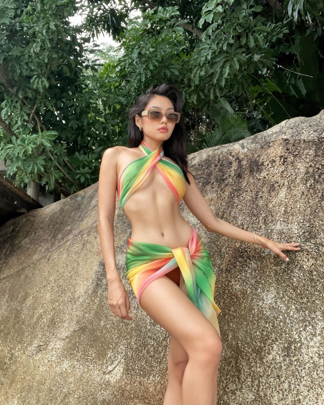 Ở đâu gió mùa không biết, chứ đường đua bikini của hội gái đẹp thì luôn hót hòn họt - Ảnh 15.