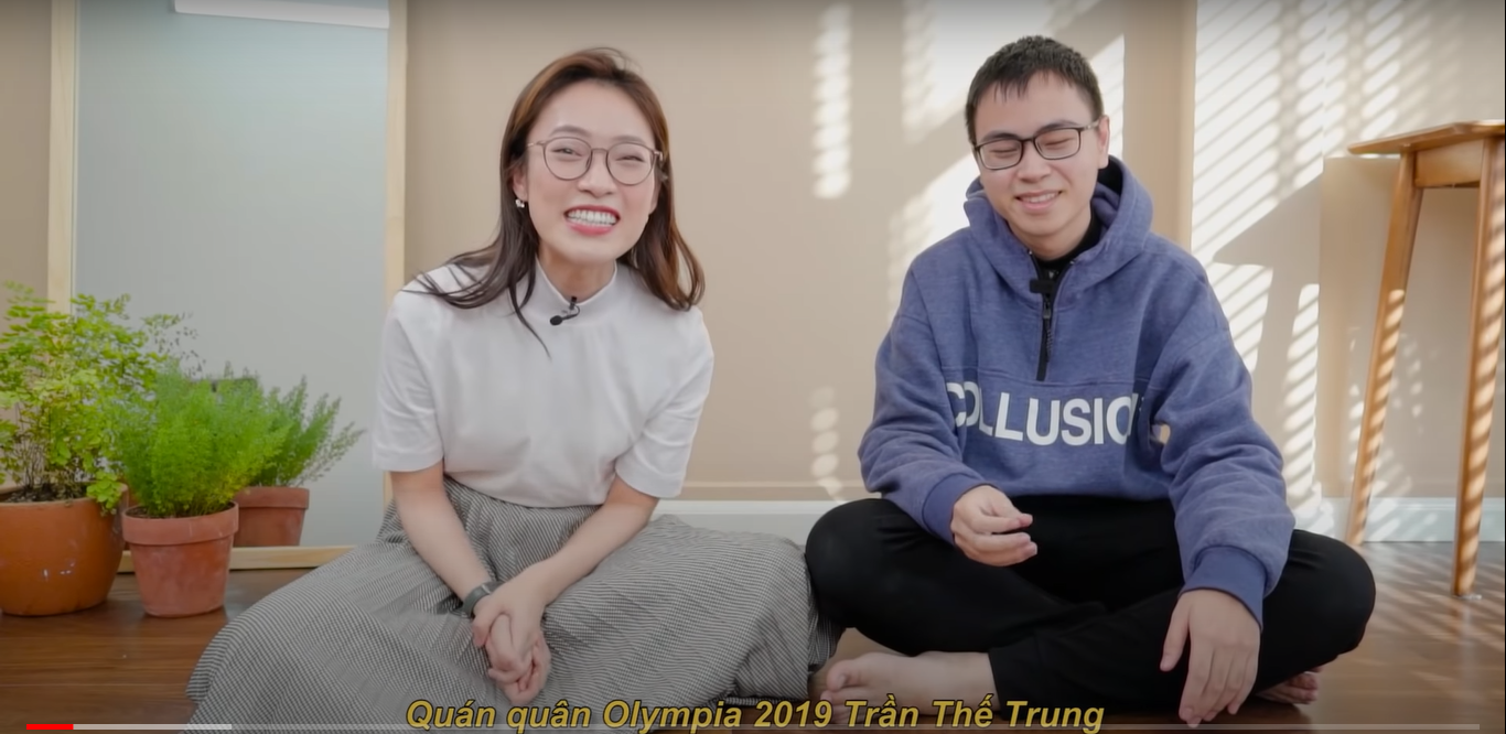 Bị MC Kh&aacute;nh Vy hỏi vấn đề tế nhị, Qu&aacute;n qu&acirc;n Olympia 2019 trả lời g&acirc;y sững sờ nhưng rất thỏa đ&aacute;ng - Ảnh 1.