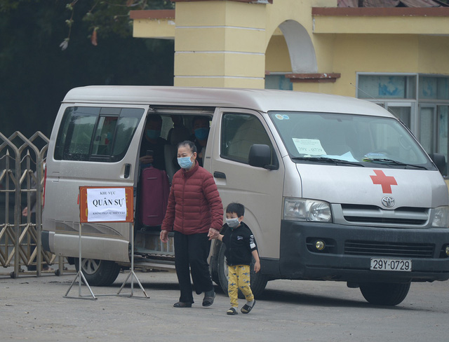 Dịch Covid-19 ngày 1/2: Hà Nội thêm 2 ca nhiễm mới trong cộng đồng; 15 tỉnh, thành cho học sinh nghỉ học vì dịch - Ảnh 1.