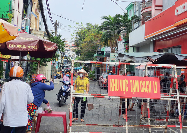 Dịch Covid-19 ngày 10/2: Thêm 20 ca mắc mới trong cộng đồng; Đề xuất cách ly tập trung 1.622 nhân viên bốc xếp sân bay Tân Sơn Nhất - Ảnh 1. Dịch Covid-19 ngày 10/2: Thêm 20 ca mắc mới trong cộng đồng; Đề xuất cách ly tập trung 1.622 nhân viên bốc xếp sân bay Tân Sơn Nhất - Ảnh 1.