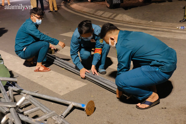 Ảnh: TP. Thủ Dầu Một chính thức dỡ phong tỏa, sinh viên nhảy múa ca hát ăn mừng, người dân về quê đón Tết trong đêm - Ảnh 6.