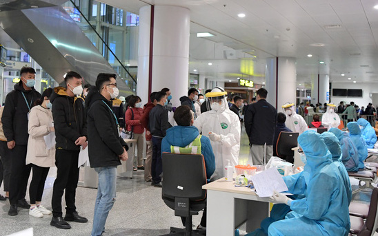 Ổ dịch tại sân bay Tân Sơn Nhất đã lây cho 25 người, toàn bộ nhân viên bốc xếp đều thuộc nhóm nguy cơ cao