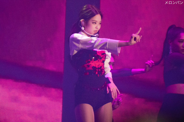 Jennie (BLACKPINK) lúc nào cũng mang theo món phụ kiện này nhưng không dùng, lý do gây xúc động mạnh - Ảnh 5.