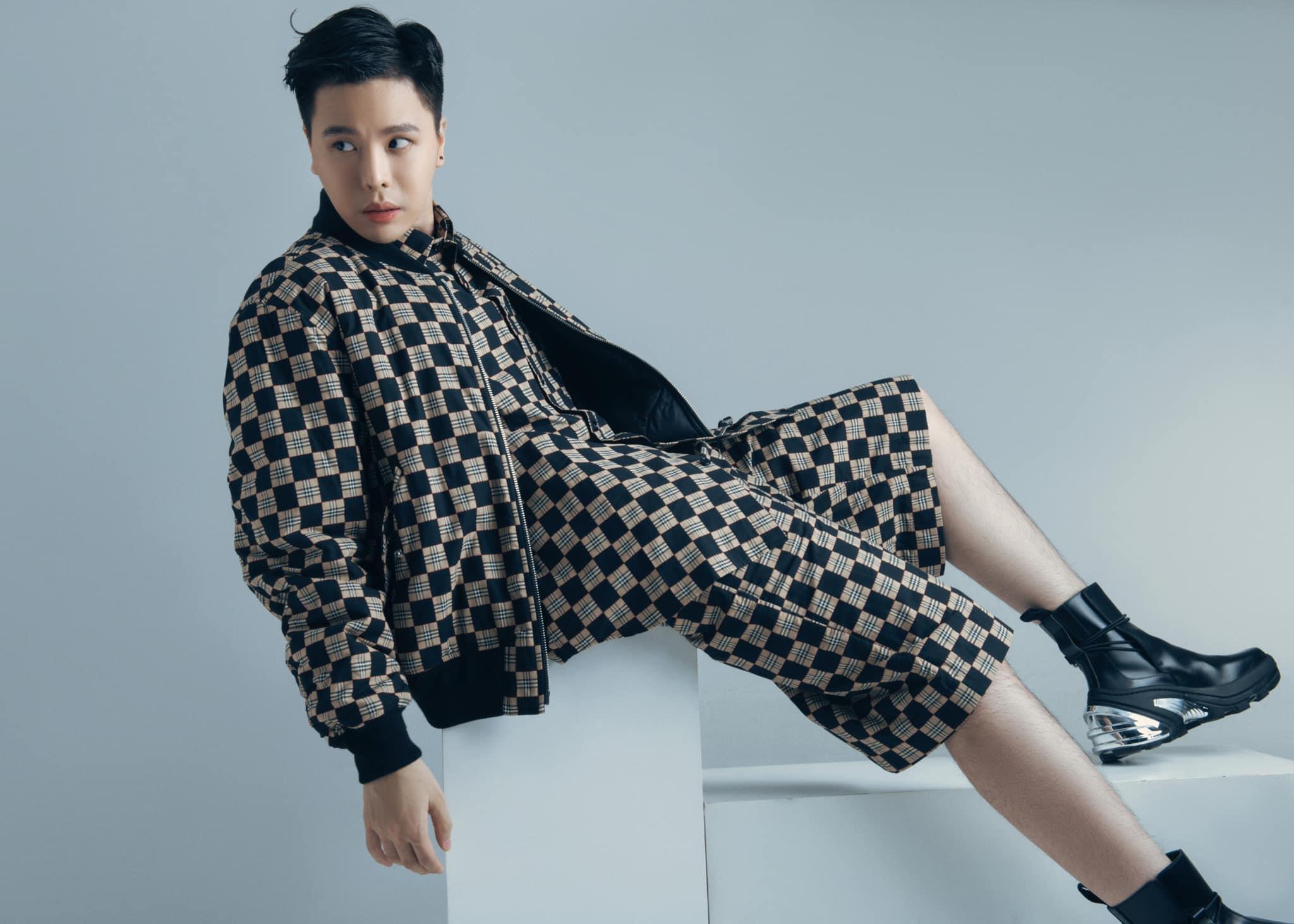 Sướng như Trịnh Thăng B&igrave;nh, được fan tặng m&aacute;y chơi game PS5 nguy&ecirc;n tem cực xịn mịn để giải tr&iacute; ng&agrave;y Tết - Ảnh 1.