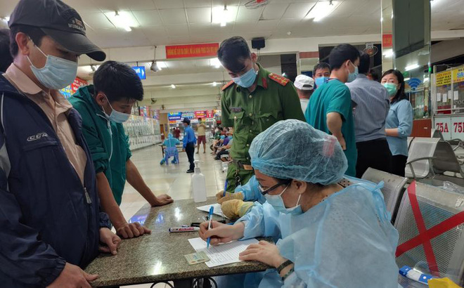 Mỗi ngày ghi nhận vài chục ca Covid-19 mới có đáng lo không: Chuyên gia lý giải - Ảnh 1.