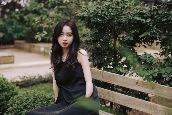 C&ocirc; g&aacute;i lớn l&ecirc;n trong sự mặc cảm với c&aacute;nh tay dị tật, để rồi nhờ một cơ duy&ecirc;n đ&atilde; c&oacute; cuộc sống v&agrave; nhan sắc kh&ocirc;ng ai ngờ - Ảnh 1.