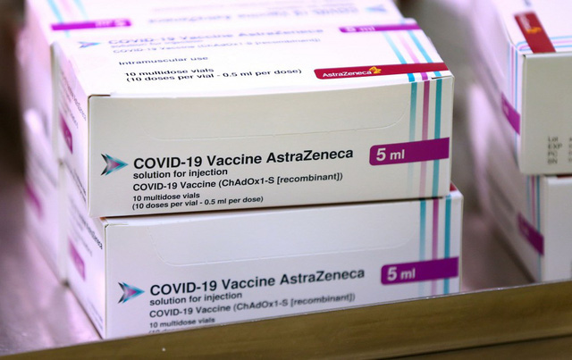 Bộ Y tế đồng ý nhập khẩu 204.000 liều vaccine phòng COVID-19 đầu tiên - Ảnh 1.