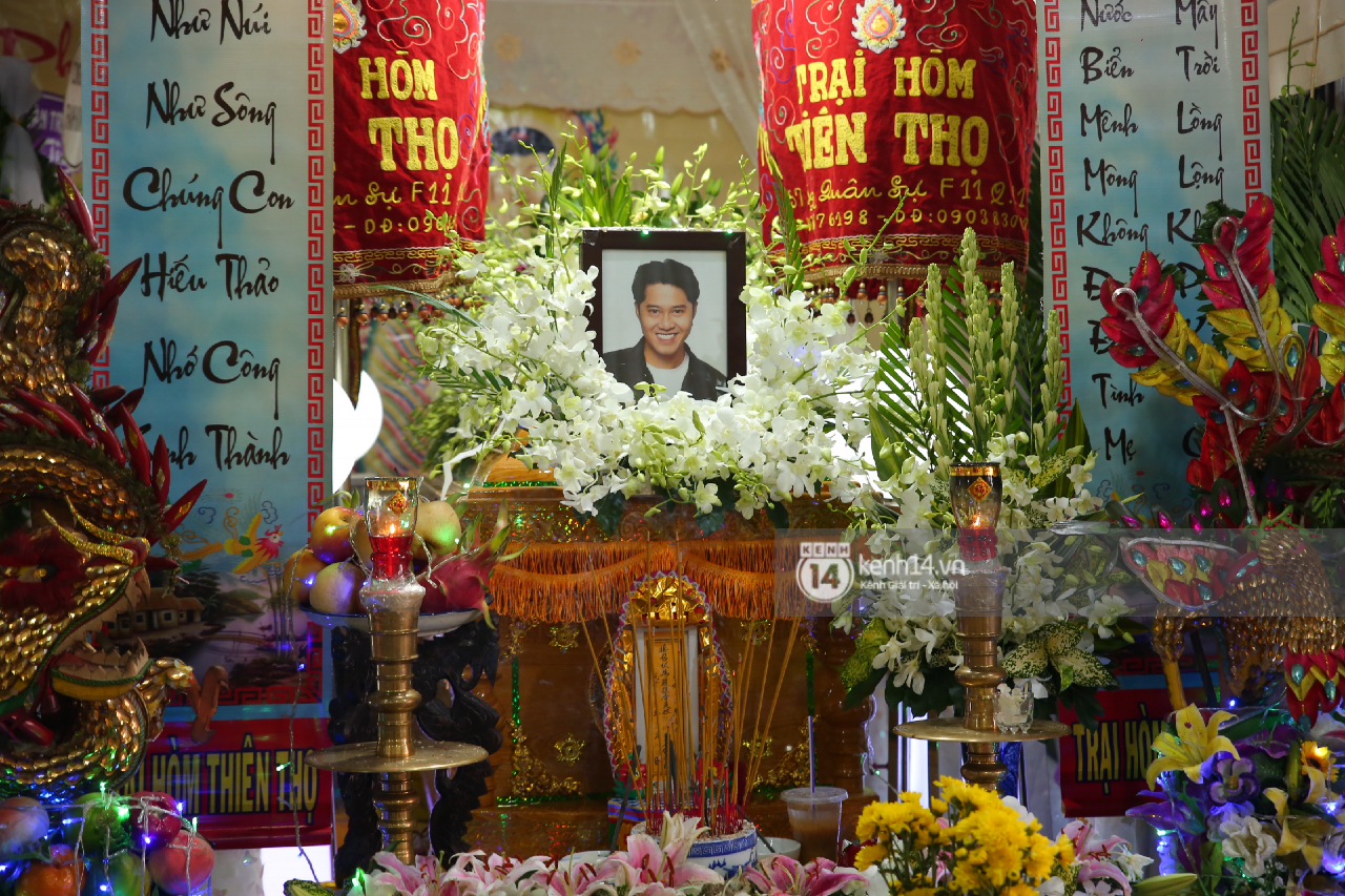 Actor Hai Dang's funeral: his wife is about to get married, collapsing, hugging his photo, his relatives crying and saying goodbye - Photo 24.