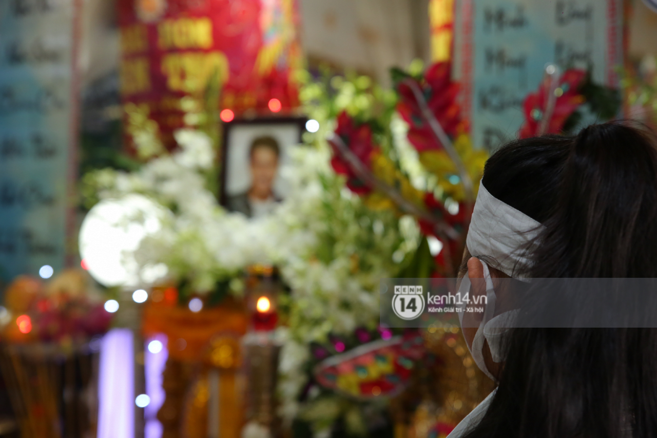 Burial ceremony of actor Hai Dang: his wife, about to get married, collapsed, hugging his photo, his relatives crying and saying goodbye - Photo 22.