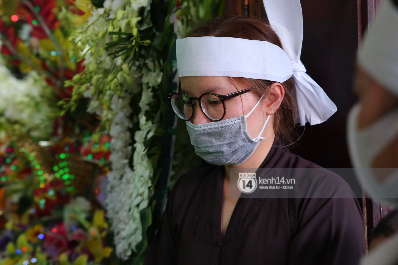 Burial ceremony of actor Hai Dang: his wife, about to get married, collapsed, hugging his photo, his relatives crying and saying goodbye - Photo 18.