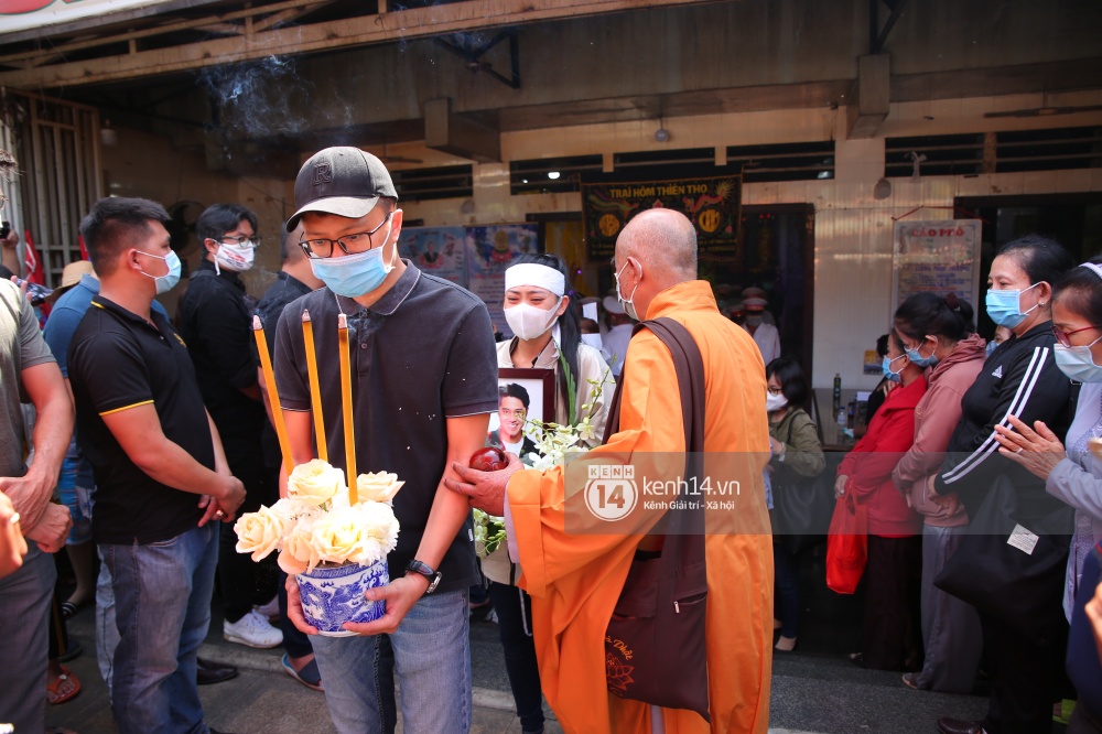 Actor Hai Dang's funeral: his wife, about to get married, collapses with his photo, and his relatives clamor to fire him - Photo 14.