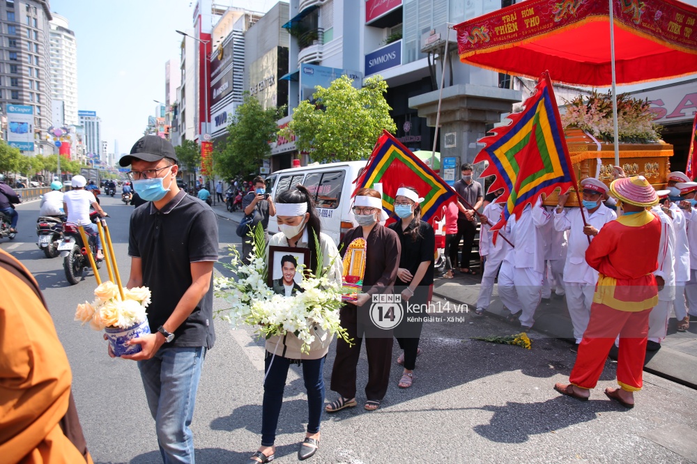 Actor Hai Dang's burial ceremony: His wife, about to get married, collapsed, hugging his photo, his relatives crying and saying goodbye - Photo 7.