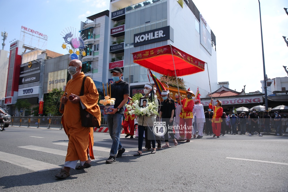 Actor Hai Dang's funeral: his wife, about to get married, collapses with his photo, and his relatives scream to say goodbye - Photo 6.