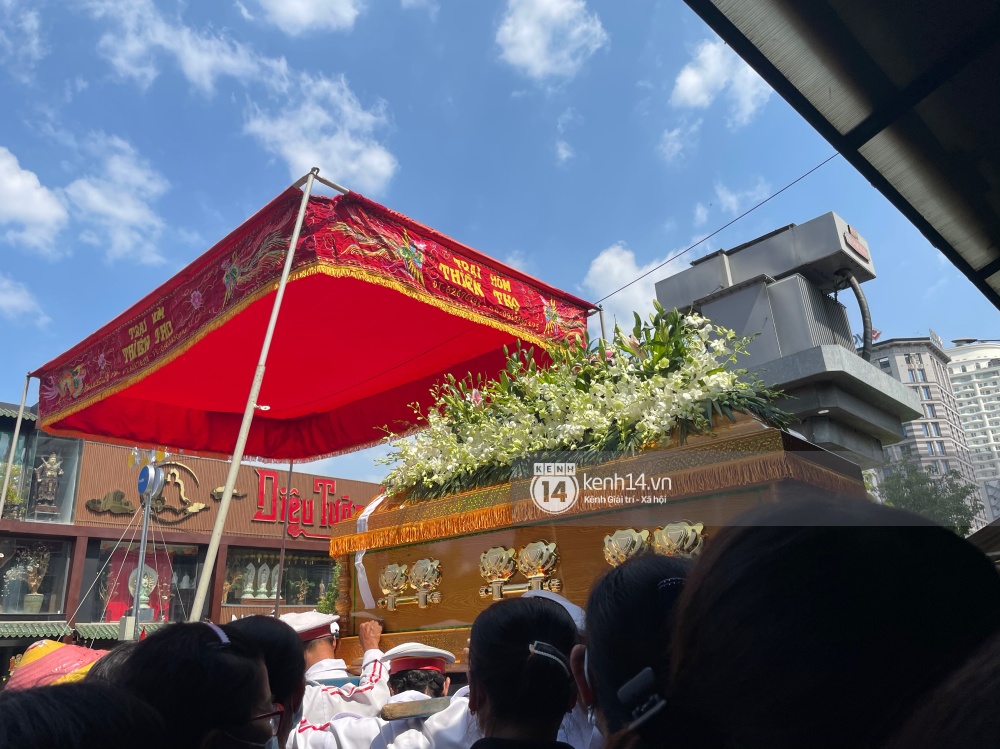 Actor Hai Dang's funeral: His wife, about to get married, collapses with his photo, and his relatives shout to say goodbye - Photo 13.